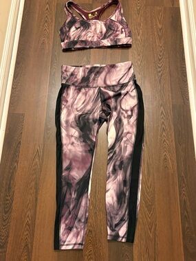 Xersion 2 Piece leggings set Size Large (Cart A-118)